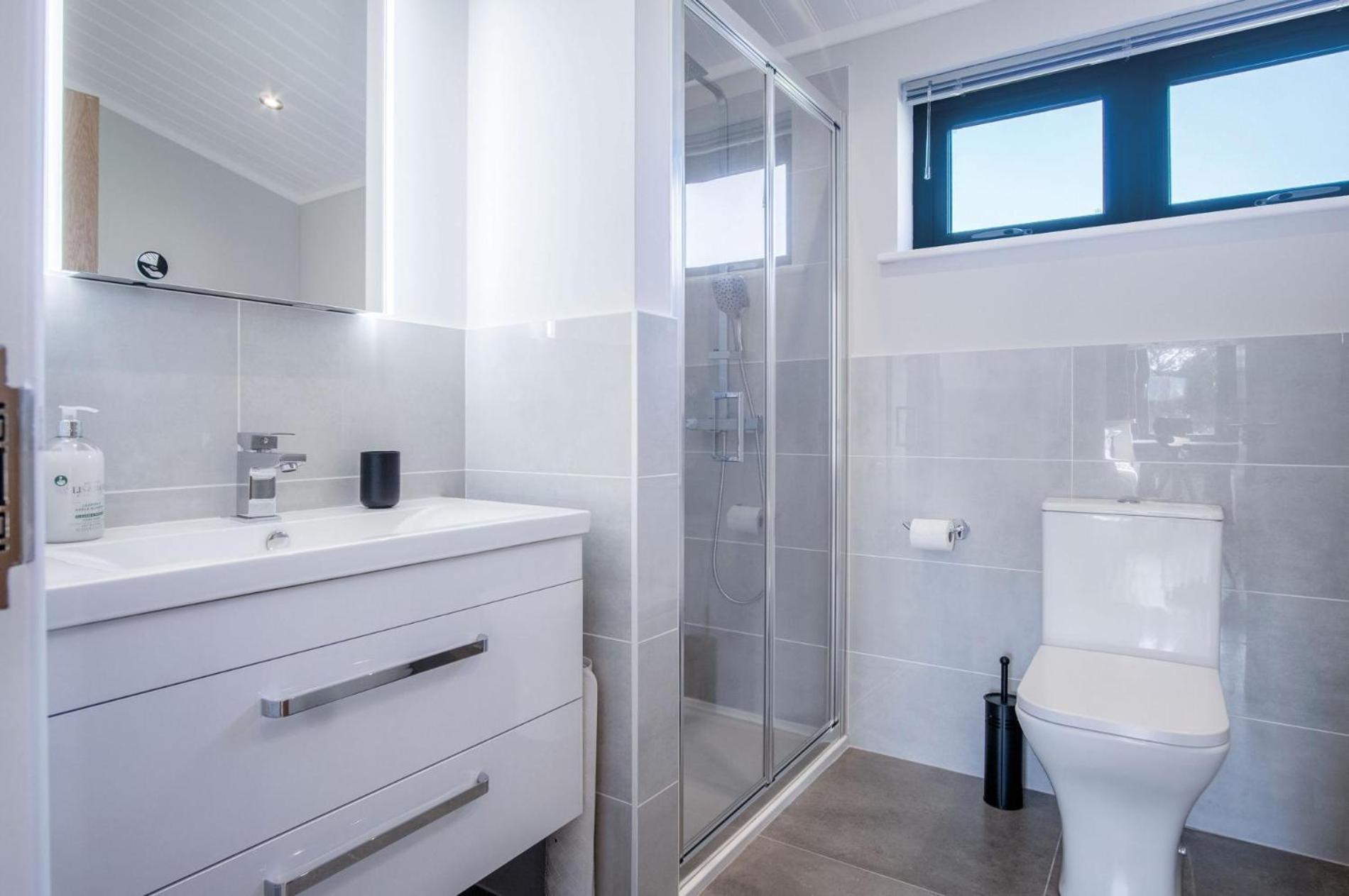 Swanlake Lodge - 3 Bedroom Holiday Home - Penally Экстерьер фото